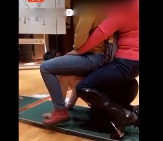 【爱秀套图】瑜伽会馆重磅真实骑女马训练 双人骑乘边讲解 G-210221-5