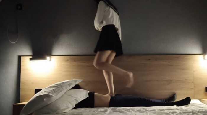 【爱秀套图】超美素人软熊jk大长腿踩踏 ACYC-4335