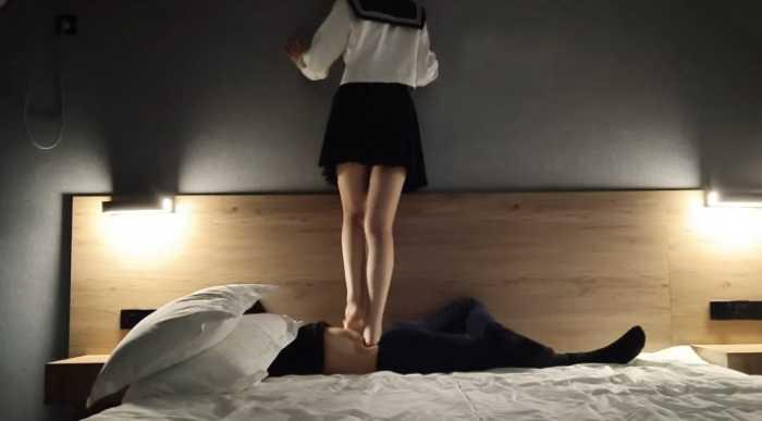 【爱秀套图】超美素人软熊jk大长腿踩踏 ACYC-4335