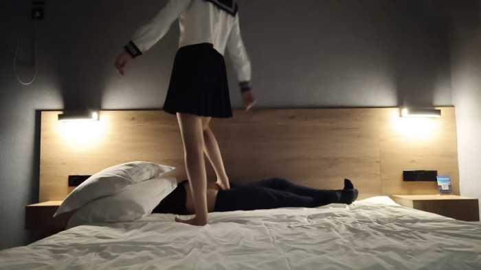 【爱秀套图】超美素人软熊jk大长腿踩踏 ACYC-4335