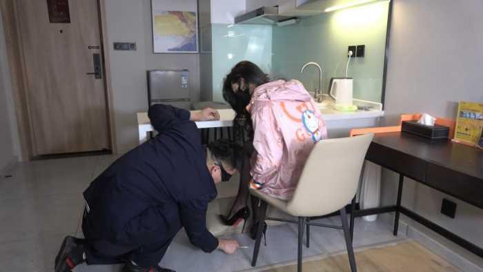 【爱秀套图】【周一S】学生S高跟踩踏猥琐物理老师乳头 YC-250309-4