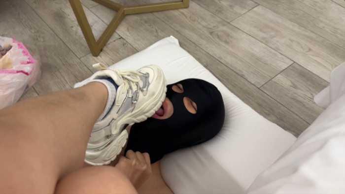 【爱秀套图】舔大三素人超脏鞋底 ACYC-3953