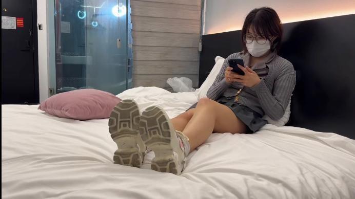 【爱秀套图】舔大三素人超脏鞋底 ACYC-3953