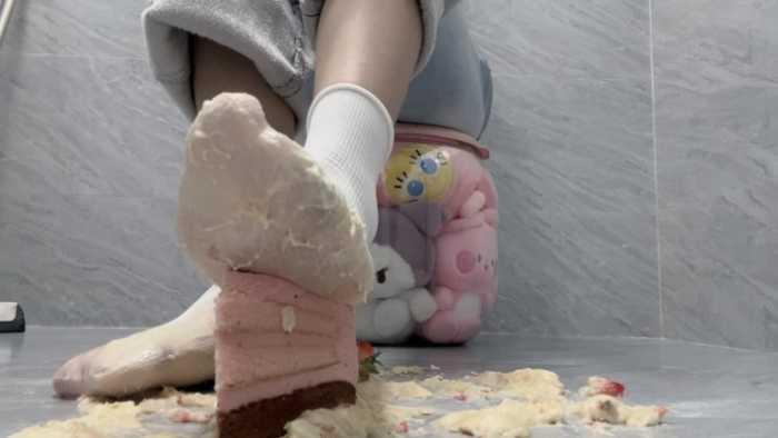 【爱秀套图】【莓子】白袜内蹂躏各种蛋糕和水果 YC-250313-5