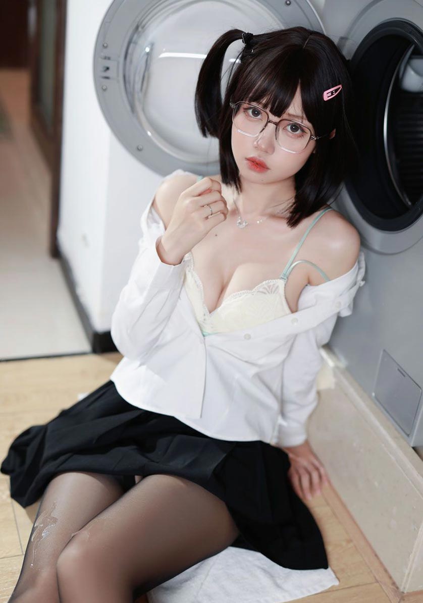 洛桑w伊梓 眼镜妹妹