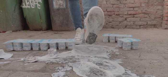 【网盘】【小薰】狗粮制作系列之户外爆踩酸奶 YC-250511-7