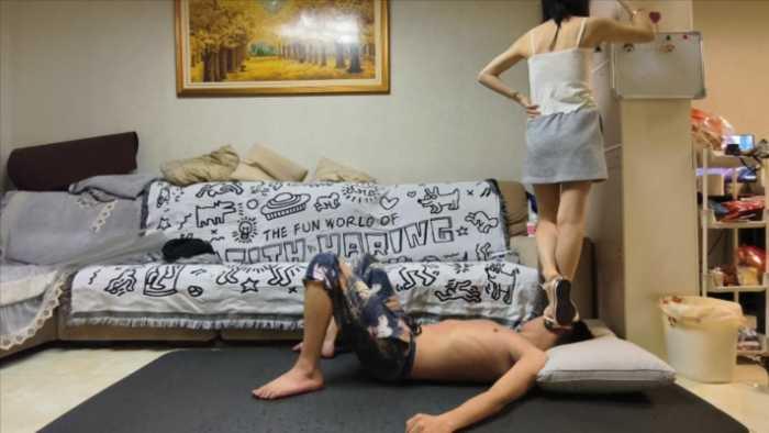 【网盘】安安帆布鞋裸足踩踏家奴 YC-250609