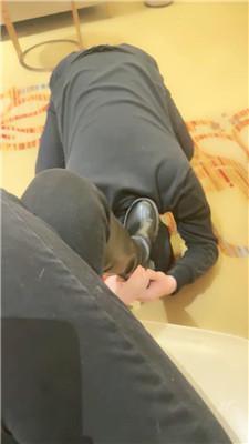 【网盘】【小妈】桌底无意识长靴踩虐JS250111-43