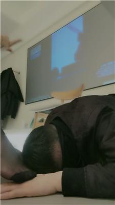 【网盘】【甜沁】桌底视角-长靴黑丝碾压踩【双视角版】bf49202