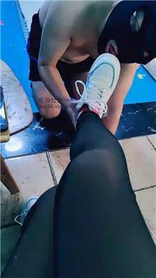 【网盘】【山兔莓】换两双脏运动鞋踩踏bf49222