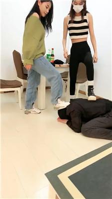 【网盘】【乔伊】双S-运动鞋暴力踢踹虐打/脚下喂食【三视角版】bf49221