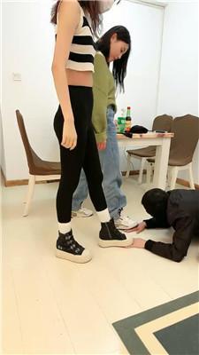 【网盘】【乔伊】双S-运动鞋暴力踢踹虐打/脚下喂食【三视角版】bf49221