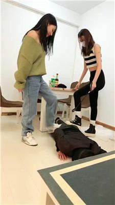 【网盘】【乔伊】双S-运动鞋暴力踢踹虐打/脚下喂食【三视角版】bf49221