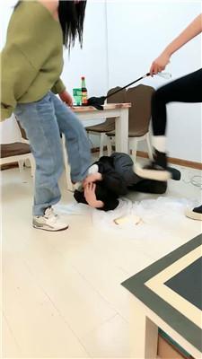 【网盘】【乔伊】双S-运动鞋暴力踢踹虐打/脚下喂食【三视角版】bf49221