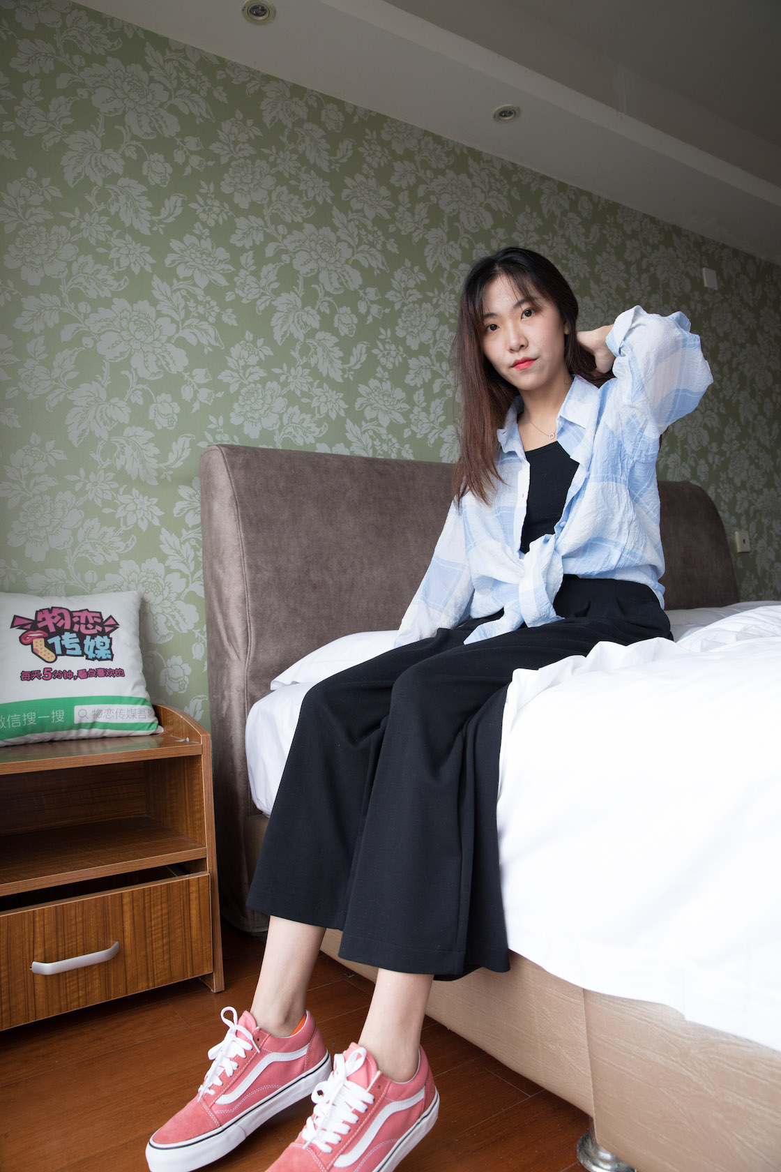 资讯|物恋传媒 &#8211; NO.207期 《elise》 vans帆布鞋，棉袜，裸足