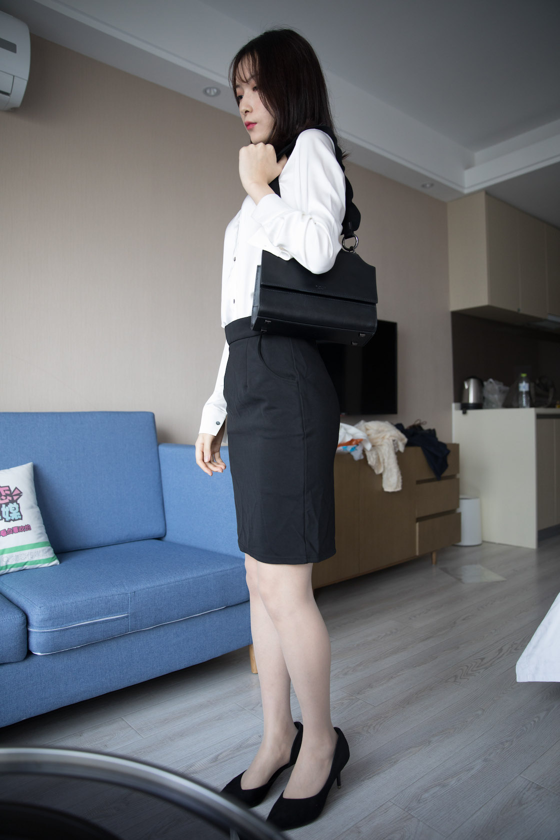 资讯|物恋传媒 &#8211; NO.239期 《猫耳》 OL制服，高跟鞋，肉丝，揉脚剧情