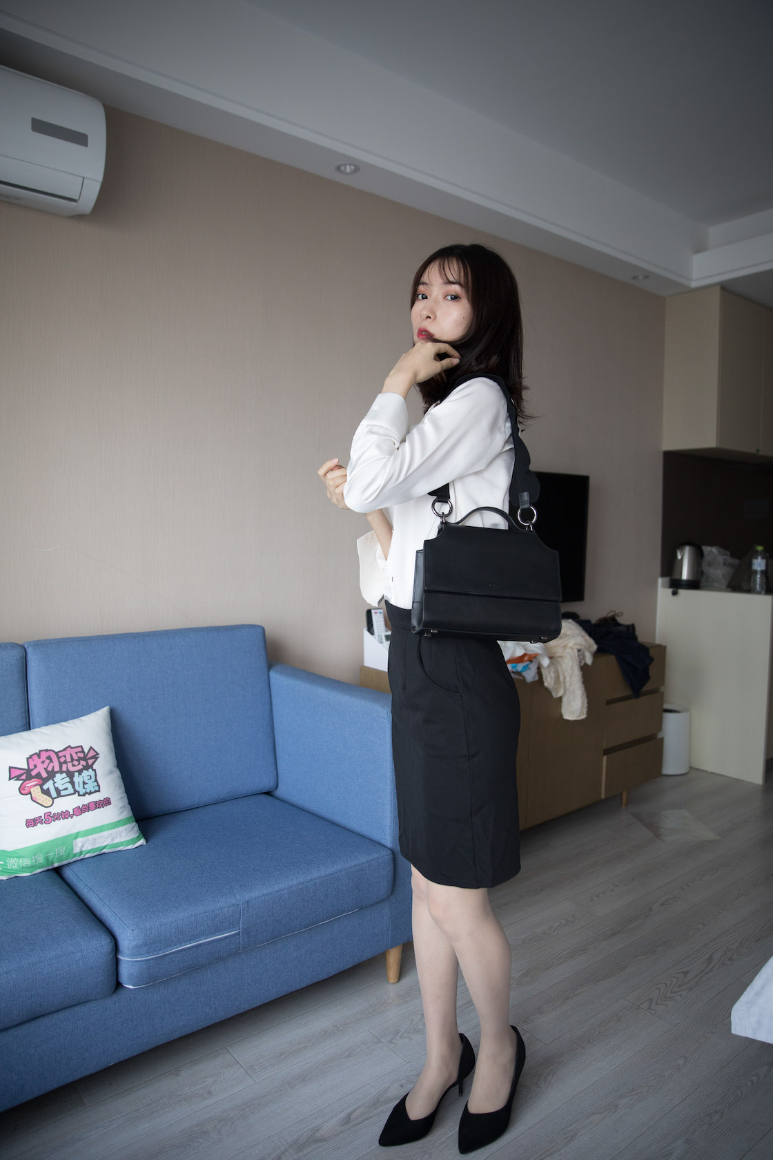 资讯|物恋传媒 &#8211; NO.239期 《猫耳》 OL制服，高跟鞋，肉丝，揉脚剧情