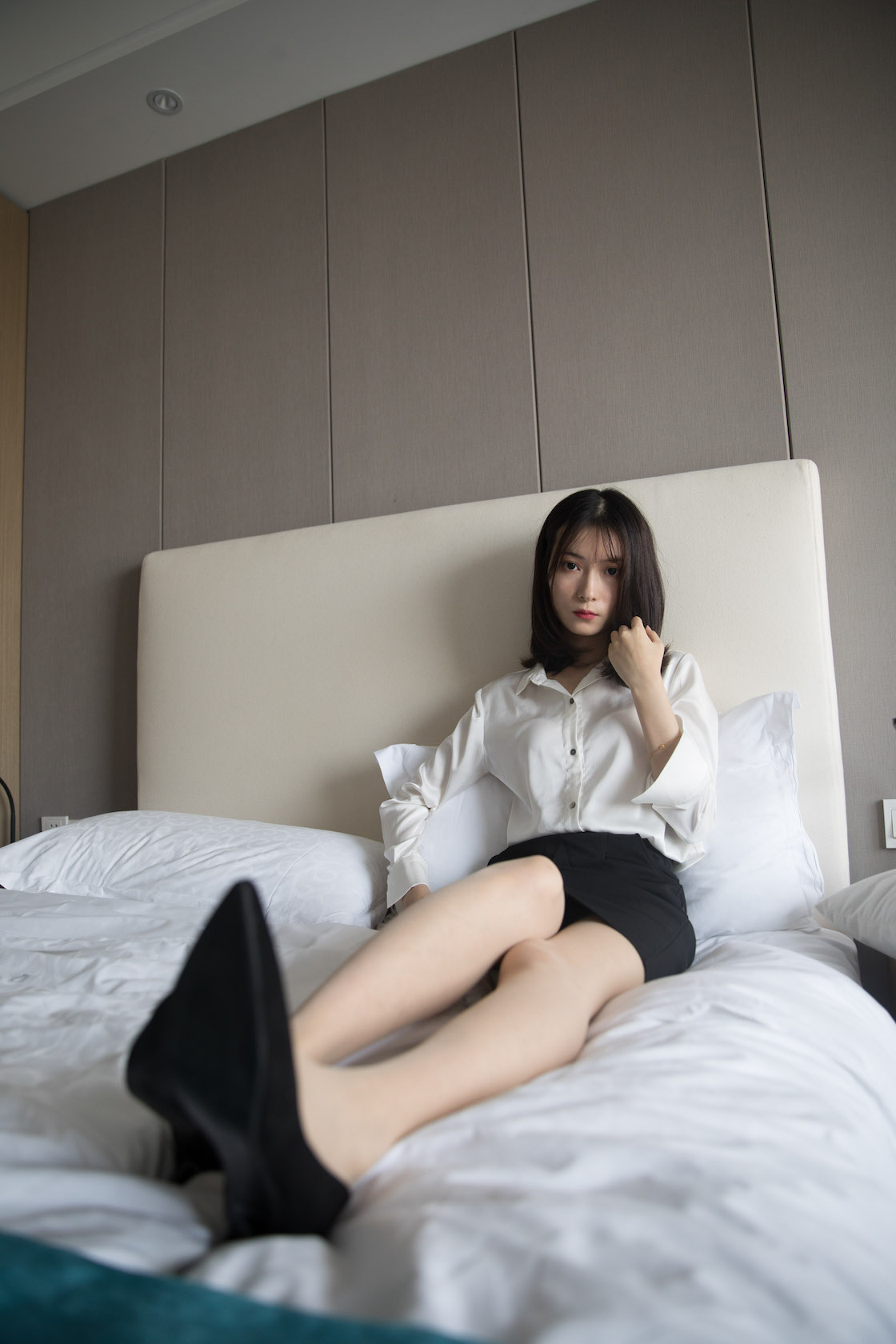 资讯|物恋传媒 &#8211; NO.239期 《猫耳》 OL制服，高跟鞋，肉丝，揉脚剧情