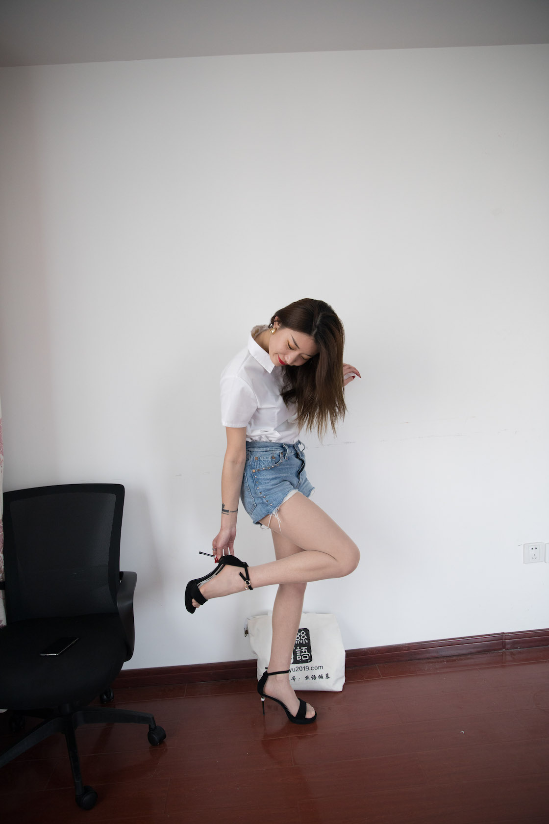 资讯|物恋传媒 &#8211; NO.367期 《言言》 高跟鞋，肉丝