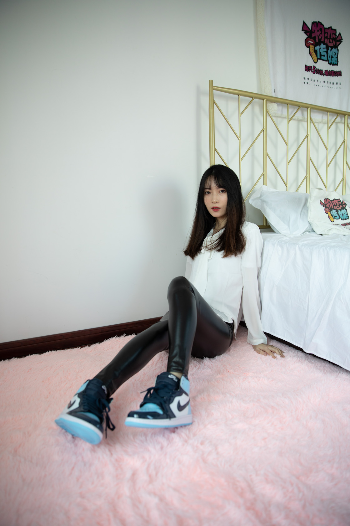 资讯|物恋传媒 &#8211; NO.622期 《猫耳》 皮裤，AJ，白棉袜，裸足