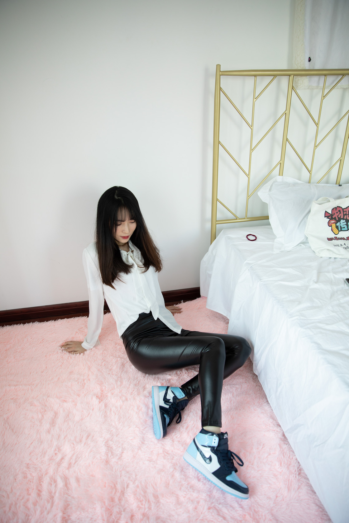 资讯|物恋传媒 &#8211; NO.622期 《猫耳》 皮裤，AJ，白棉袜，裸足