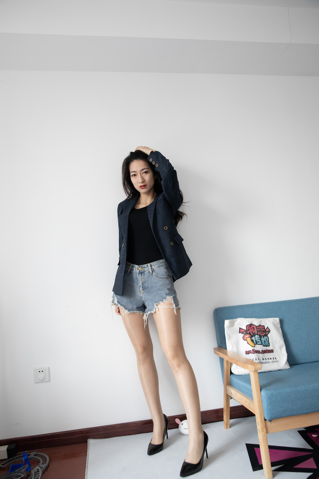 资讯|物恋传媒 &#8211; NO.675期 《小茶》 高跟鞋，油亮肉丝，油亮黑丝，普通黑丝