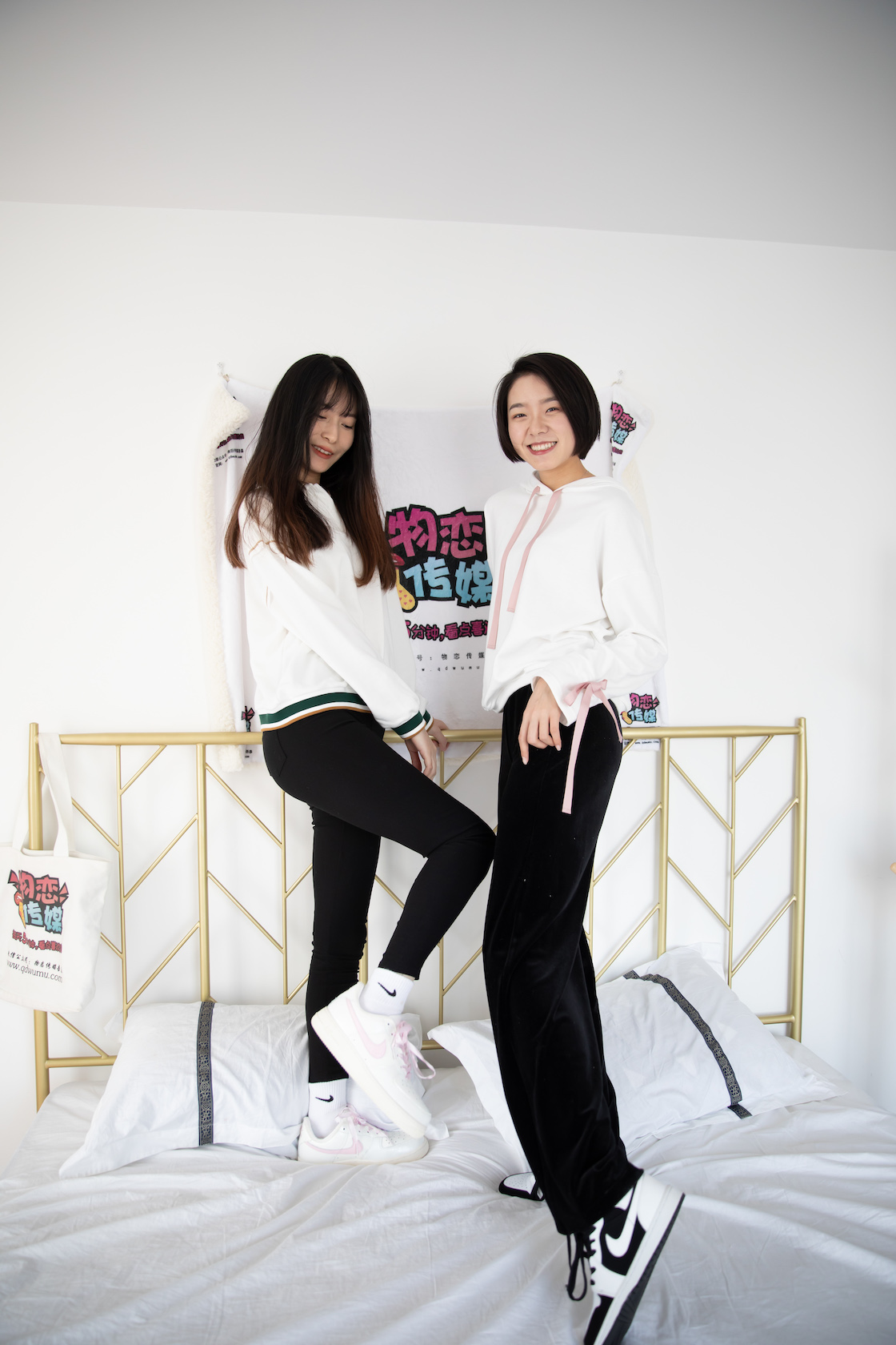 物恋传媒 - NO.720期 《猫耳&小飞》 AJ，AF，自然穿脏穿黄白棉袜