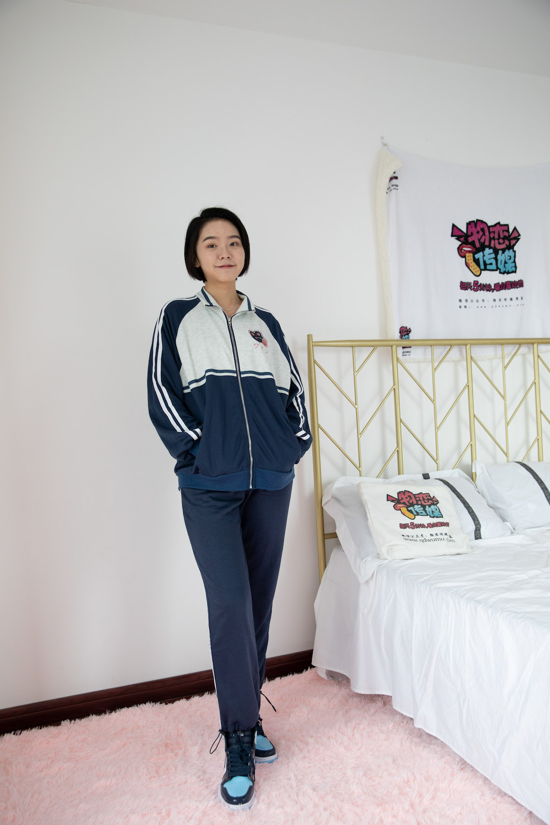 物恋传媒 - NO.759期 《小飞》 校服，AJ，白棉袜，裸足