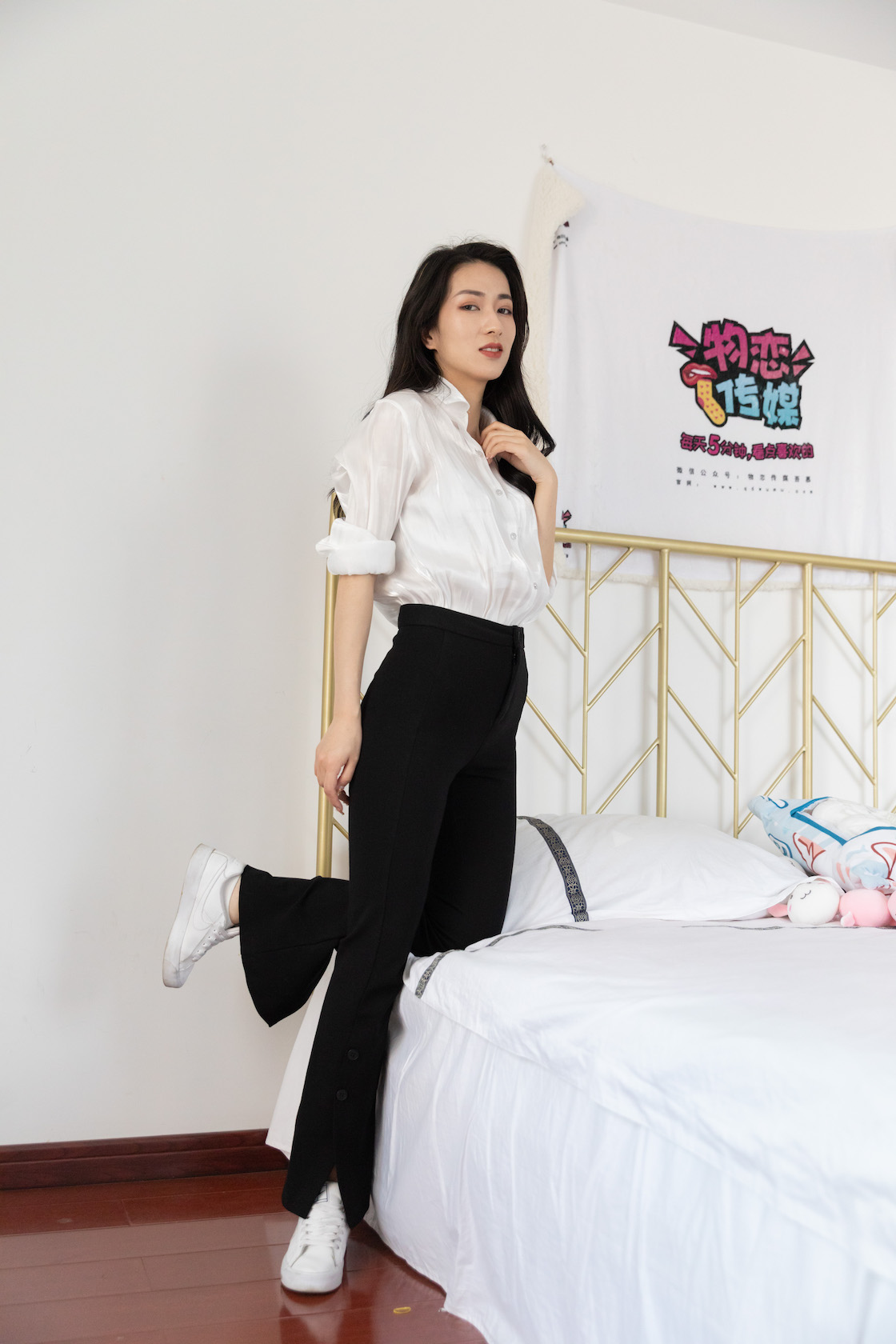 资讯|物恋传媒 &#8211; NO.801期 《小茶》 板鞋，白棉袜，裸足