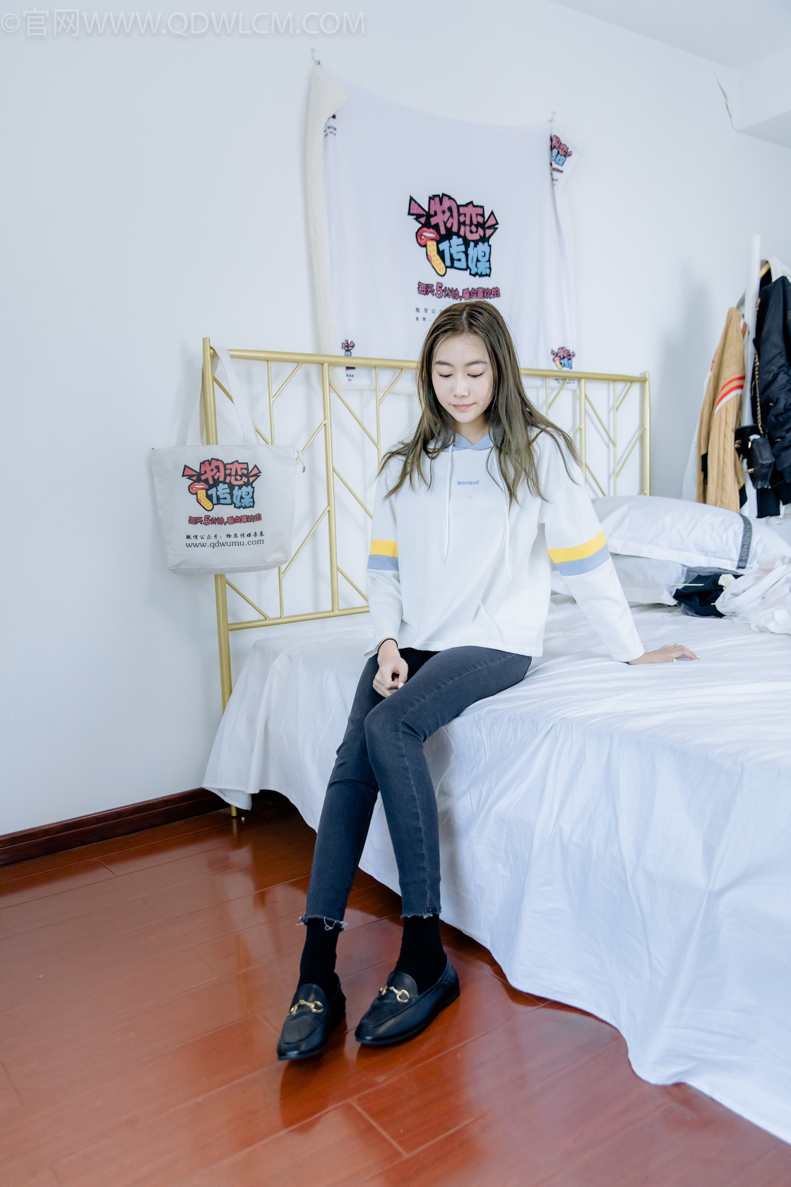 资讯|物恋传媒 &#8211; NO.970期 《小鹿》 皮鞋，黑色棉袜，裸足