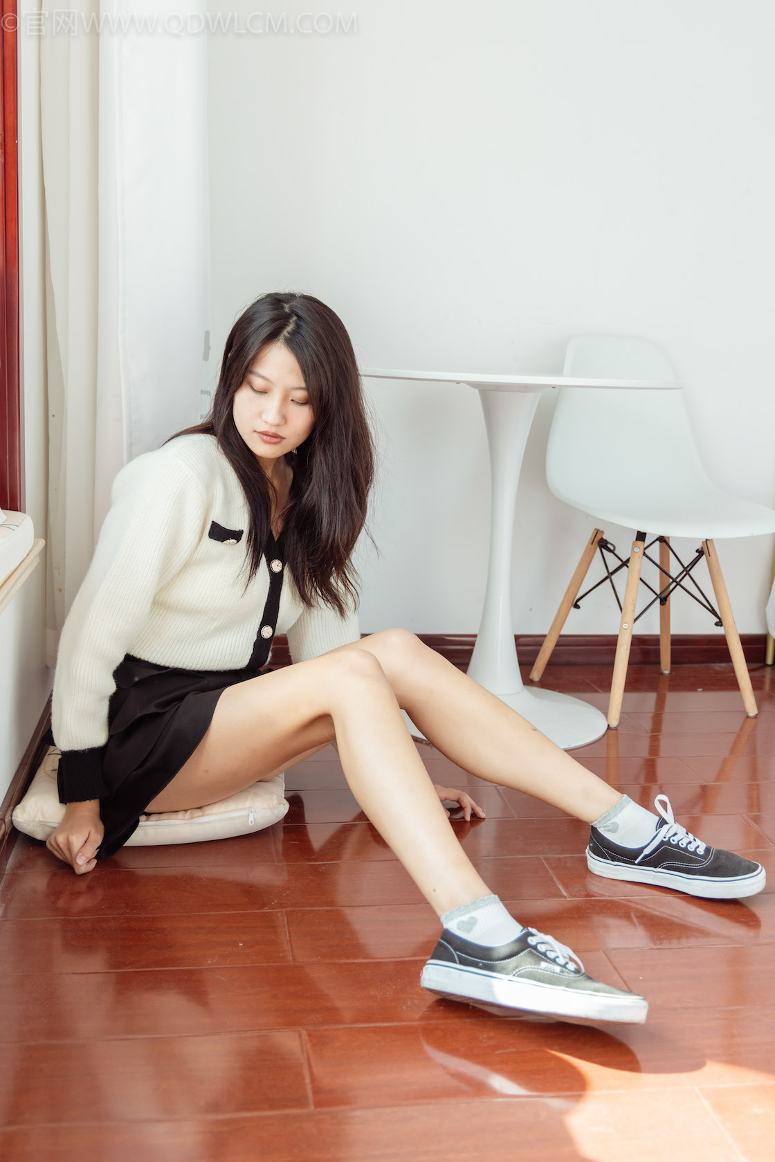 资讯|物恋传媒 &#8211; NO.988期 《小桃》 帆布鞋，白色短棉袜，裸足