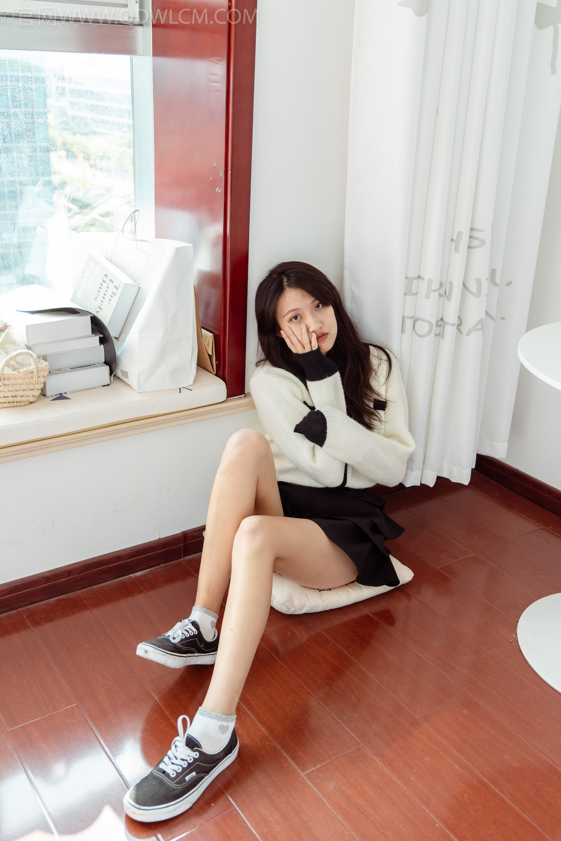 资讯|物恋传媒 &#8211; NO.988期 《小桃》 帆布鞋，白色短棉袜，裸足