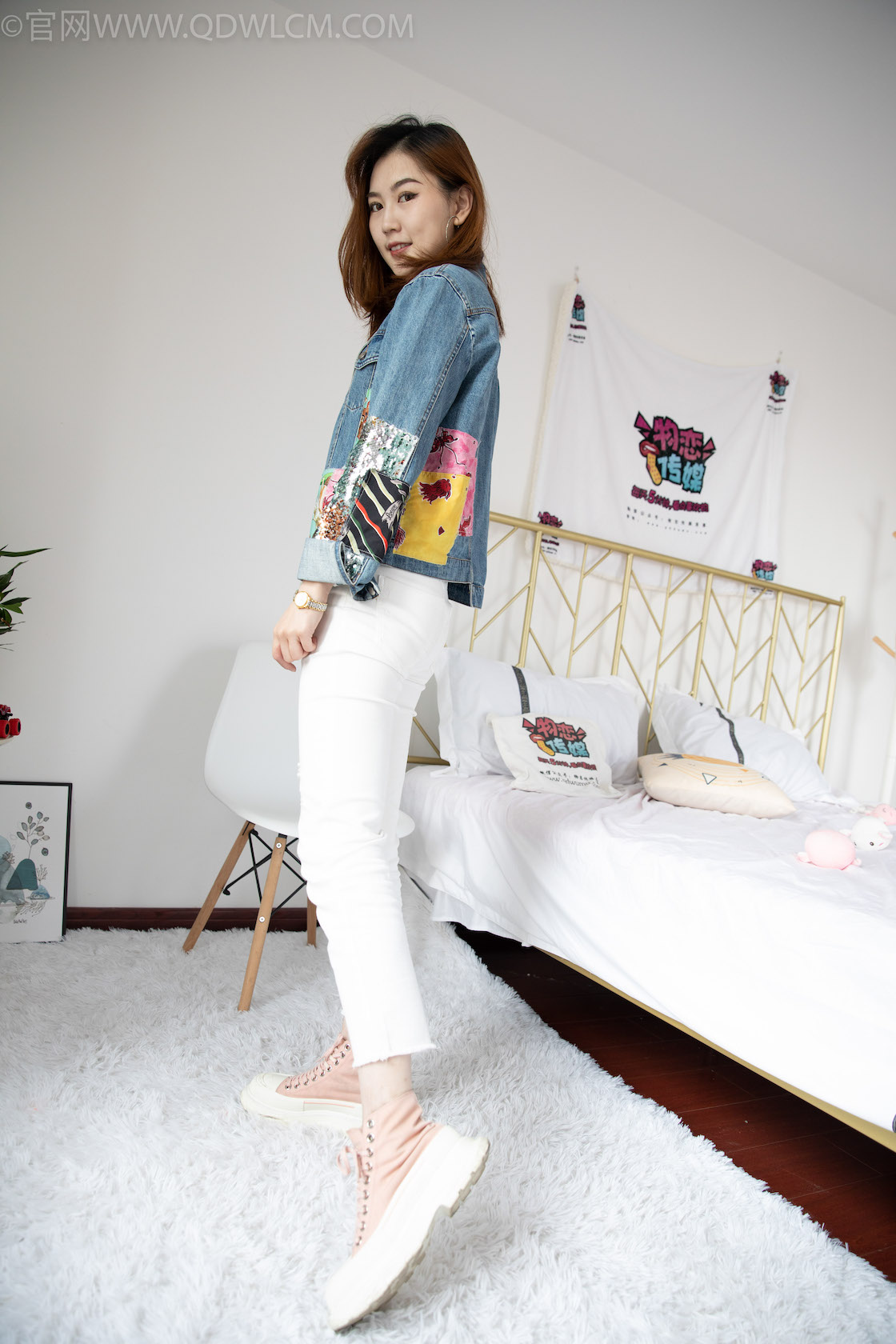 资讯|物恋传媒 &#8211; NO.1090期 《橘子》 运动鞋，粉色短棉袜，裸足