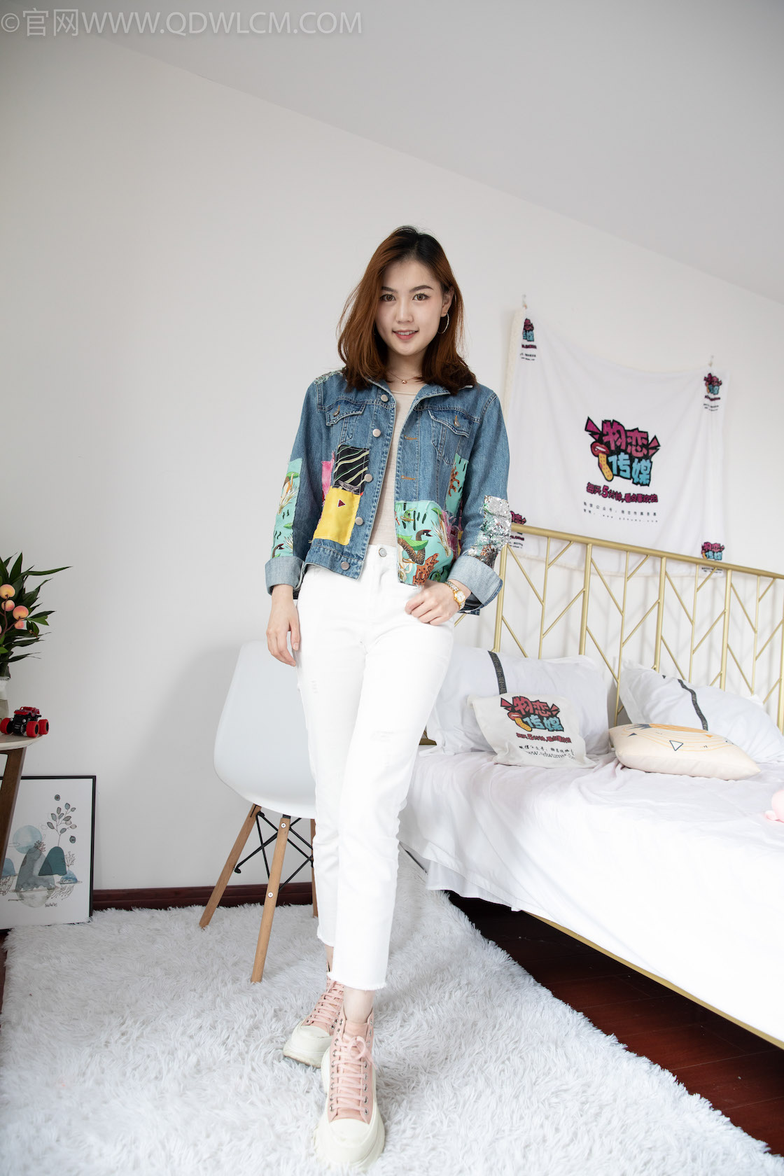 资讯|物恋传媒 &#8211; NO.1090期 《橘子》 运动鞋，粉色短棉袜，裸足