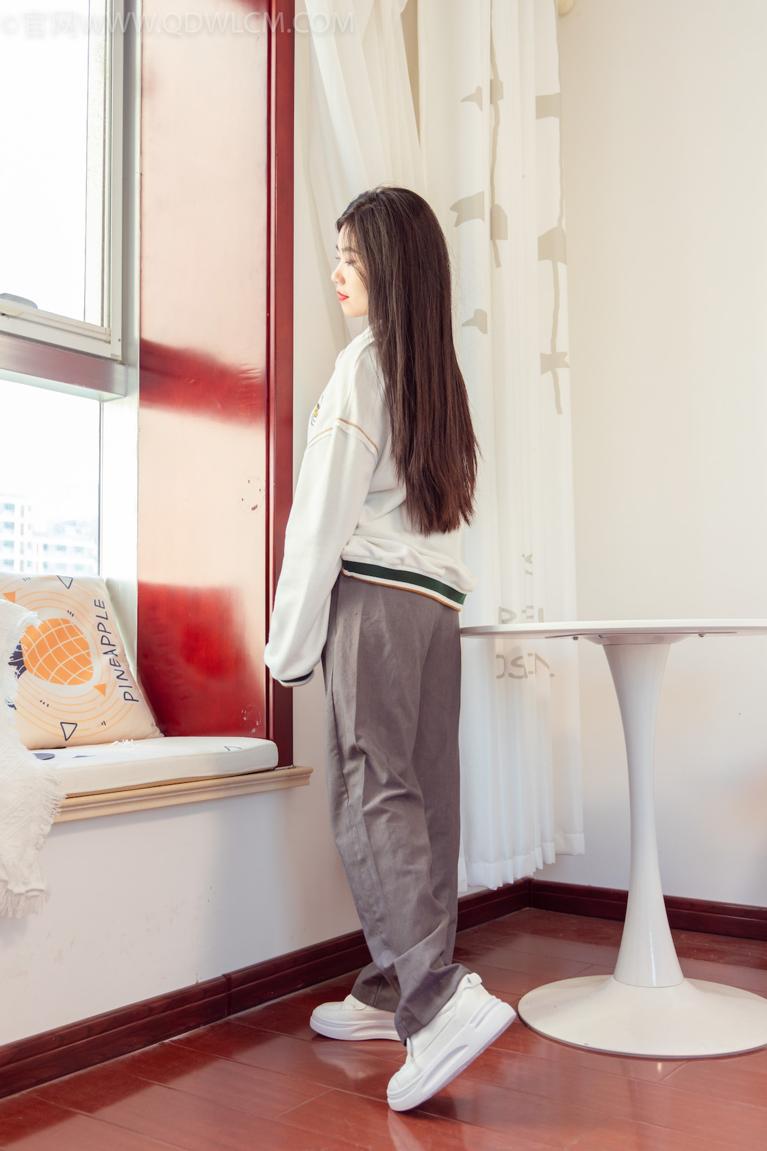 资讯|物恋传媒 &#8211; NO.1085期 《米米》 运动鞋，白棉袜，裸足