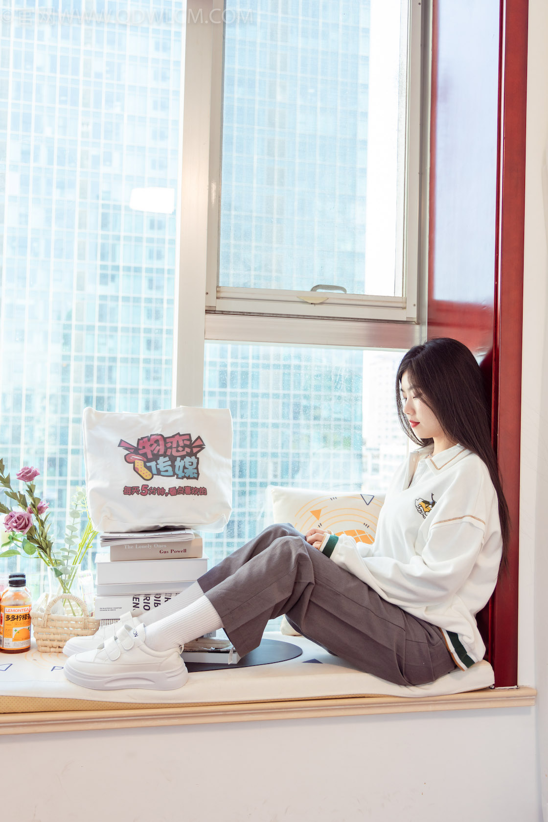 资讯|物恋传媒 &#8211; NO.1085期 《米米》 运动鞋，白棉袜，裸足