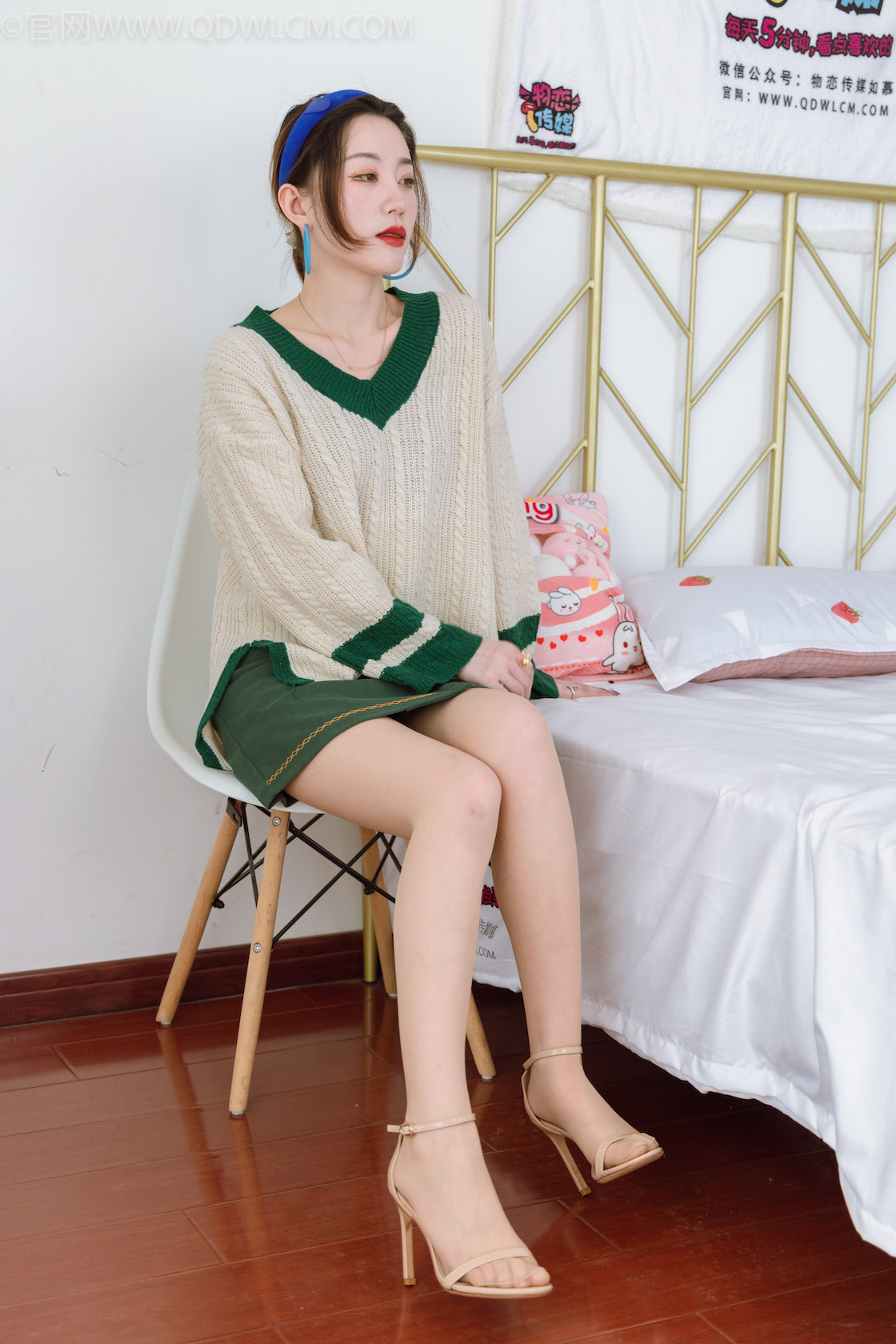 资讯|物恋传媒 &#8211; NO.1073期 《七七》 三双高跟凉鞋，肉丝，裸足