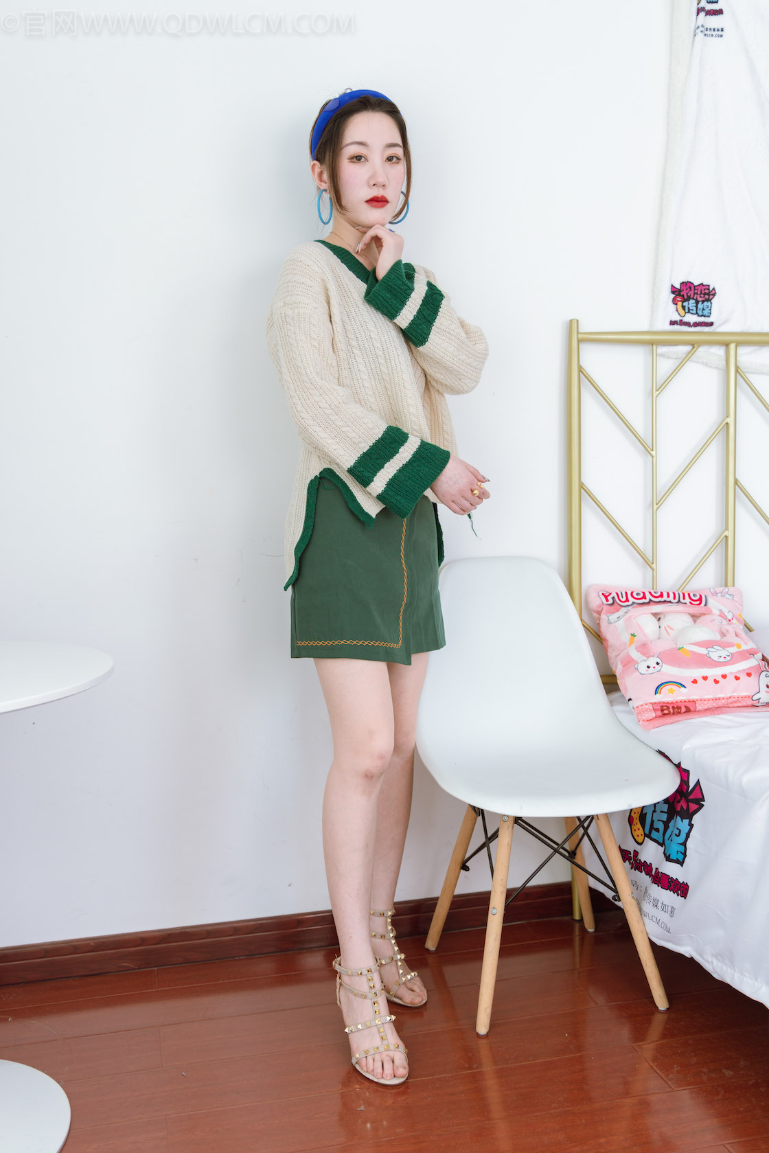 资讯|物恋传媒 &#8211; NO.1073期 《七七》 三双高跟凉鞋，肉丝，裸足