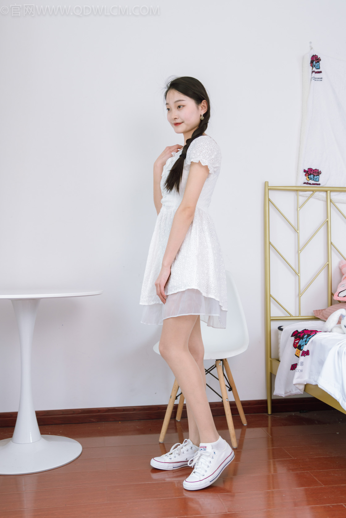 资讯|物恋传媒 &#8211; NO.1111期 《白白》 匡威帆布鞋，白棉袜，肉丝[脚尖透明款]