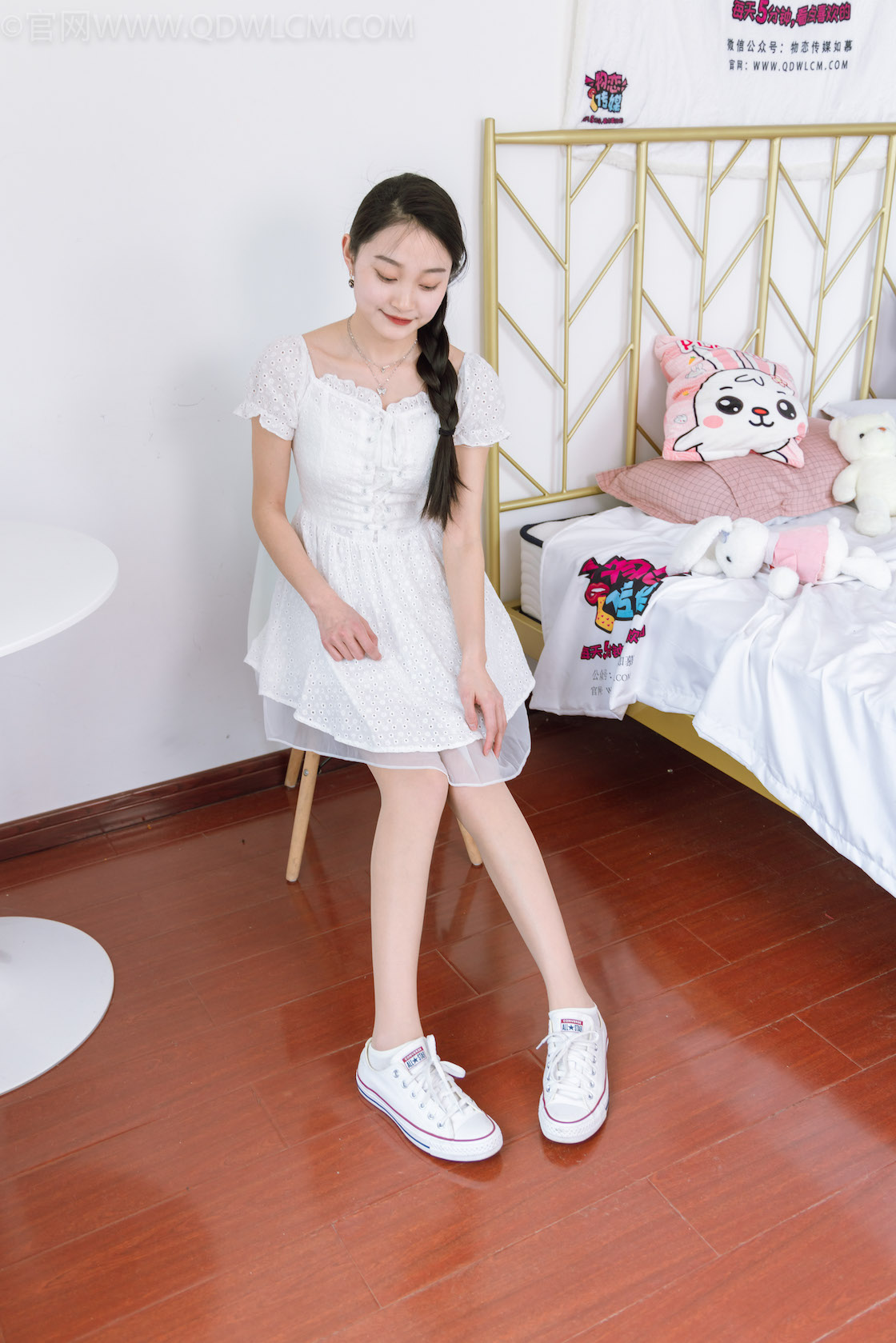 资讯|物恋传媒 &#8211; NO.1111期 《白白》 匡威帆布鞋，白棉袜，肉丝[脚尖透明款]