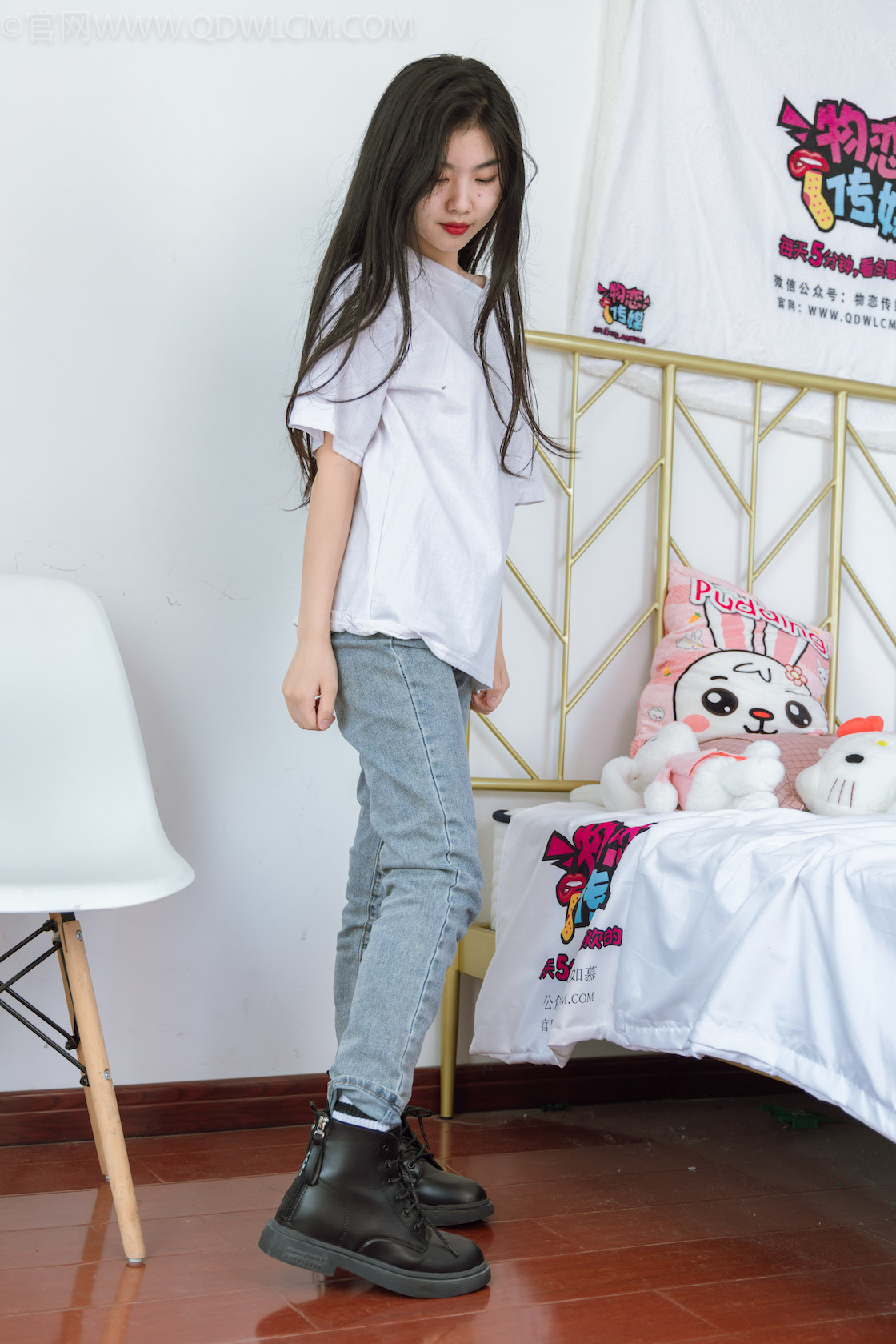 资讯|物恋传媒 &#8211; NO.1103期 《米米》 马丁鞋，高跟凉鞋，白棉袜，裸足