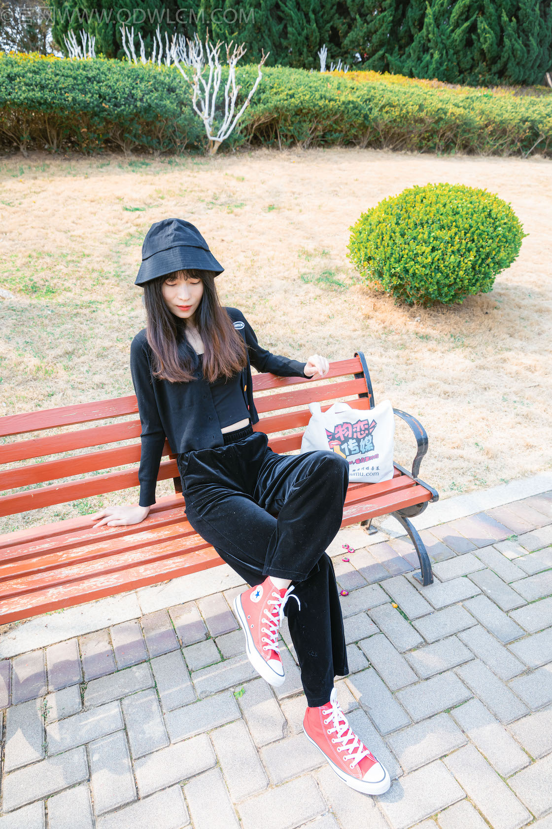 资讯|物恋传媒 &#8211; NO.1182期 《猫耳》 帆布鞋，粉色棉船袜，裸足