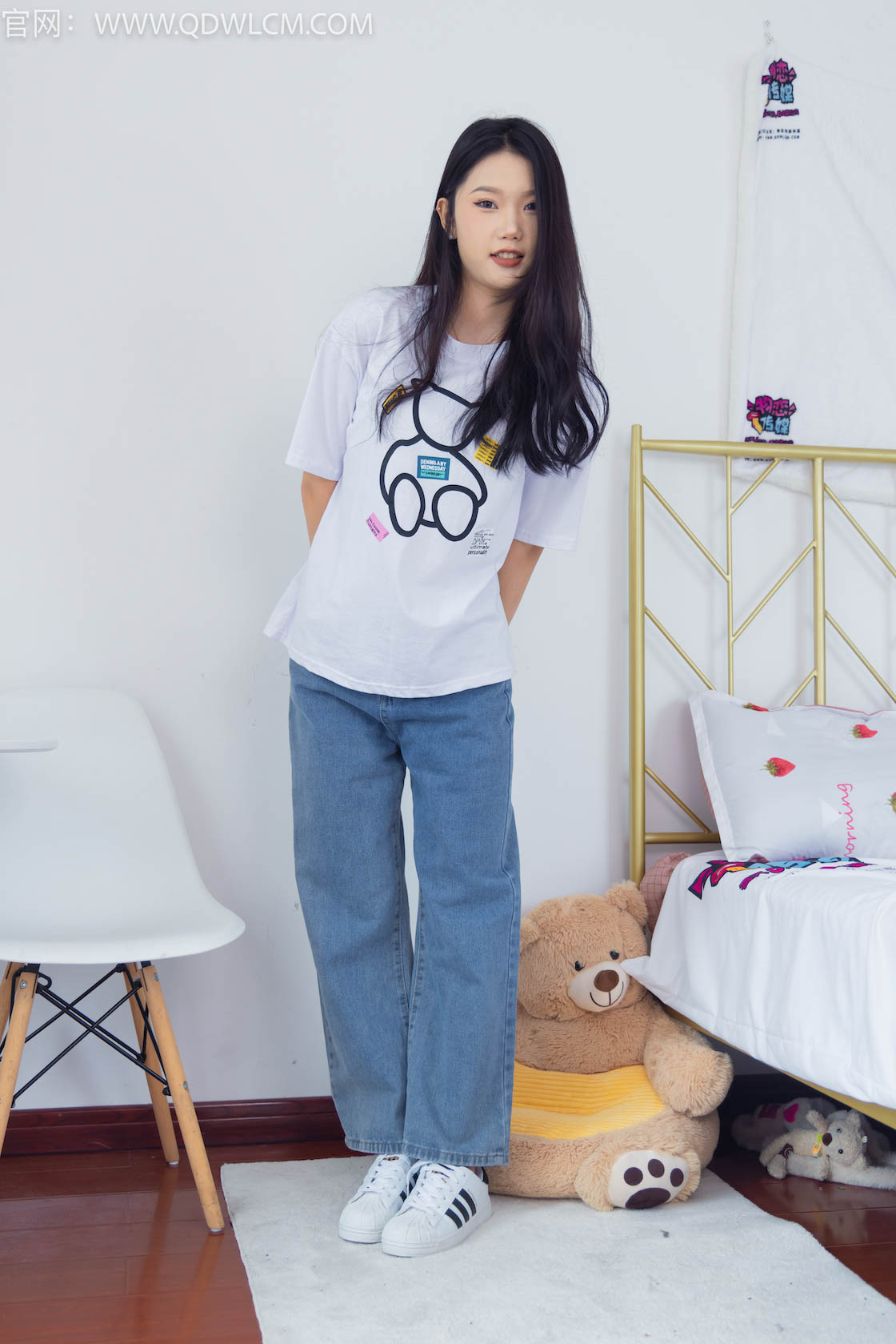 资讯|物恋传媒 &#8211; NO.1343期 《小竹》 贝壳头板鞋，白色船袜，肚子疼揉肚子剧情