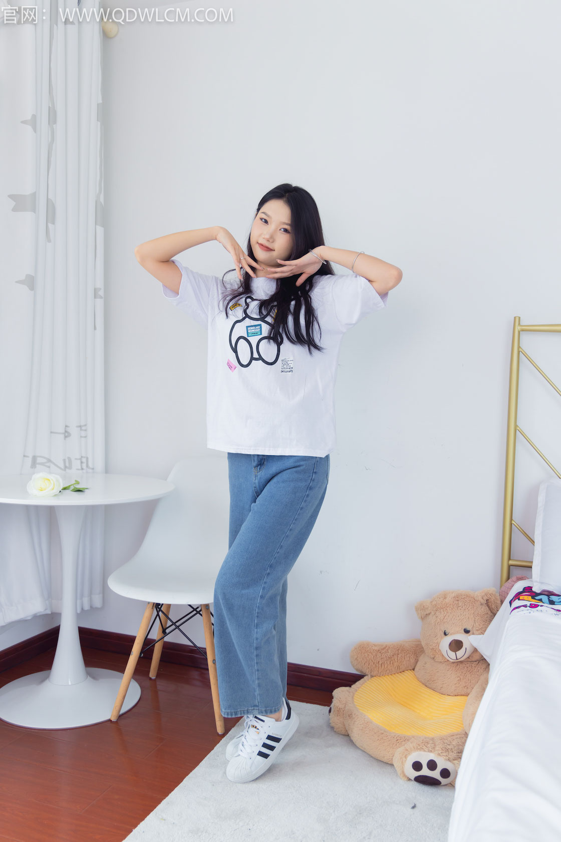 资讯|物恋传媒 &#8211; NO.1343期 《小竹》 贝壳头板鞋，白色船袜，肚子疼揉肚子剧情