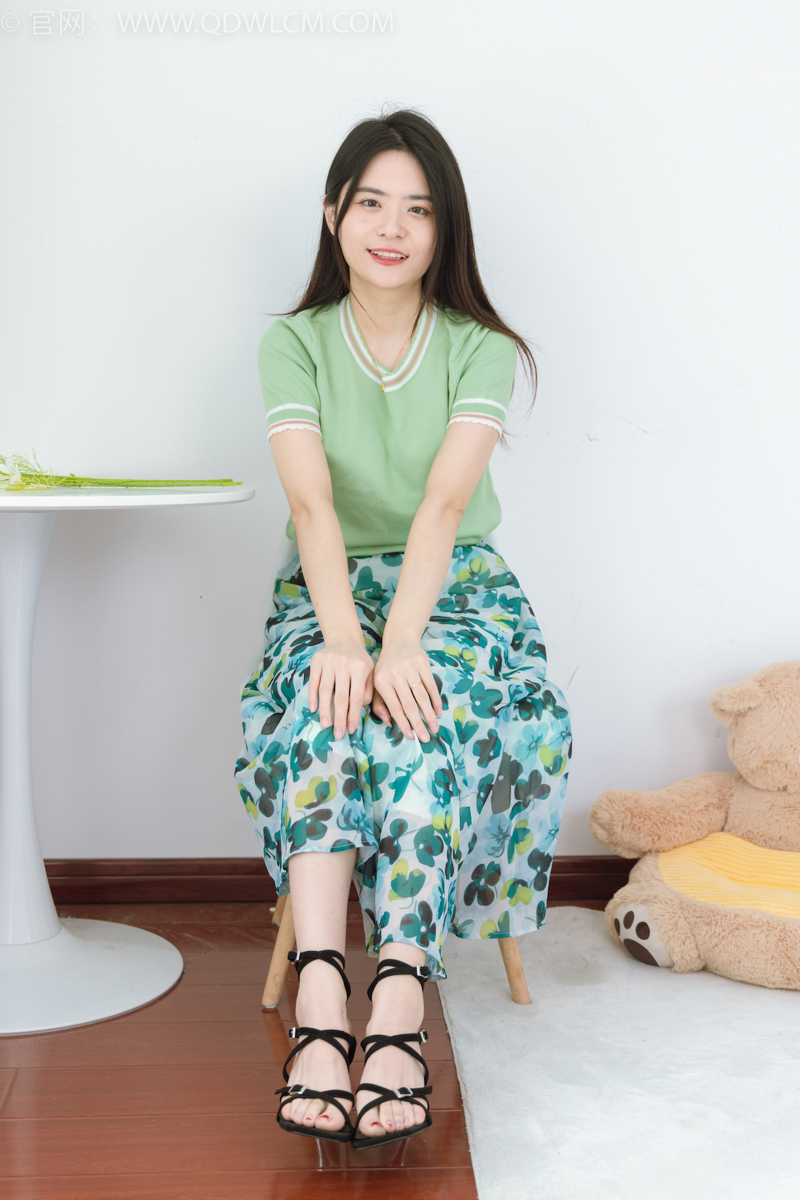 资讯|物恋传媒 &#8211; NO.1475期 《然然》 四双高跟鞋，裸足