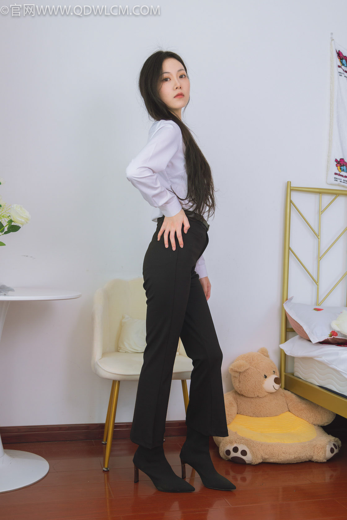 资讯|物恋传媒 &#8211; NO.1503期 《康康》 OL制服，短靴，短肉丝[脚尖加固款]，裸足，剪脚趾甲剧情