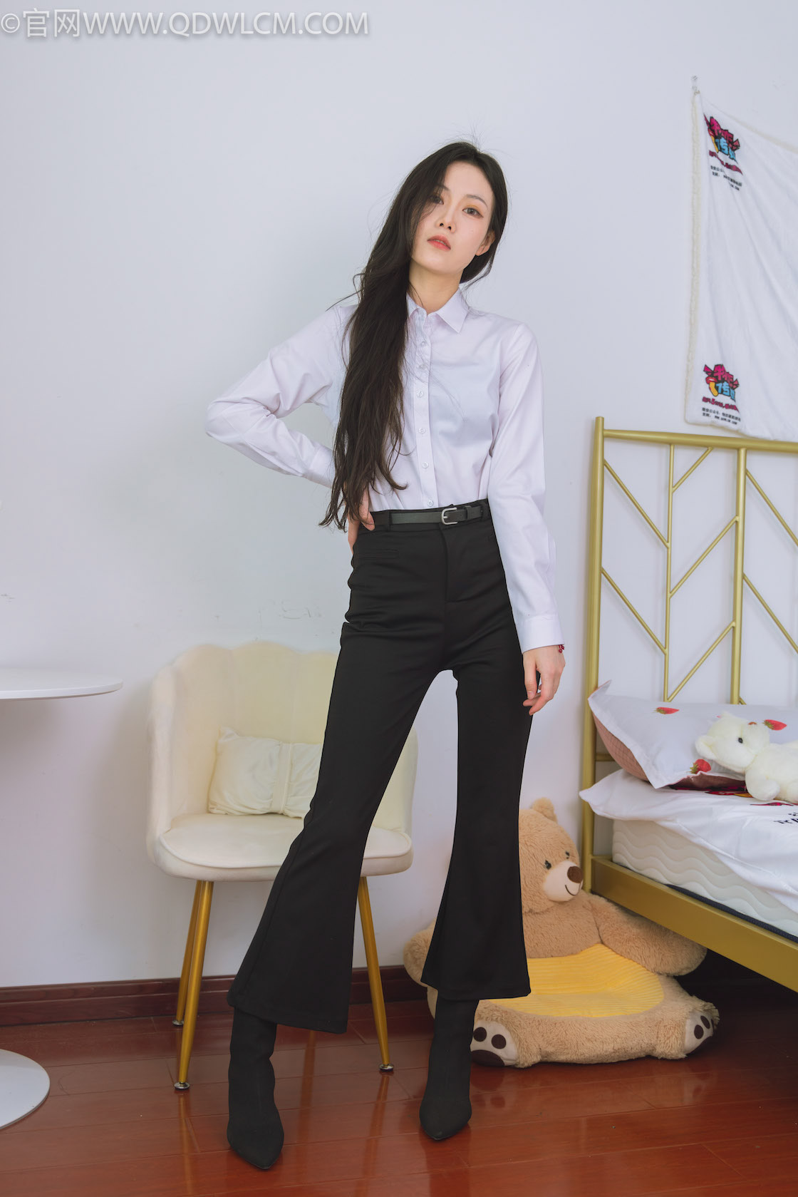 资讯|物恋传媒 &#8211; NO.1503期 《康康》 OL制服，短靴，短肉丝[脚尖加固款]，裸足，剪脚趾甲剧情