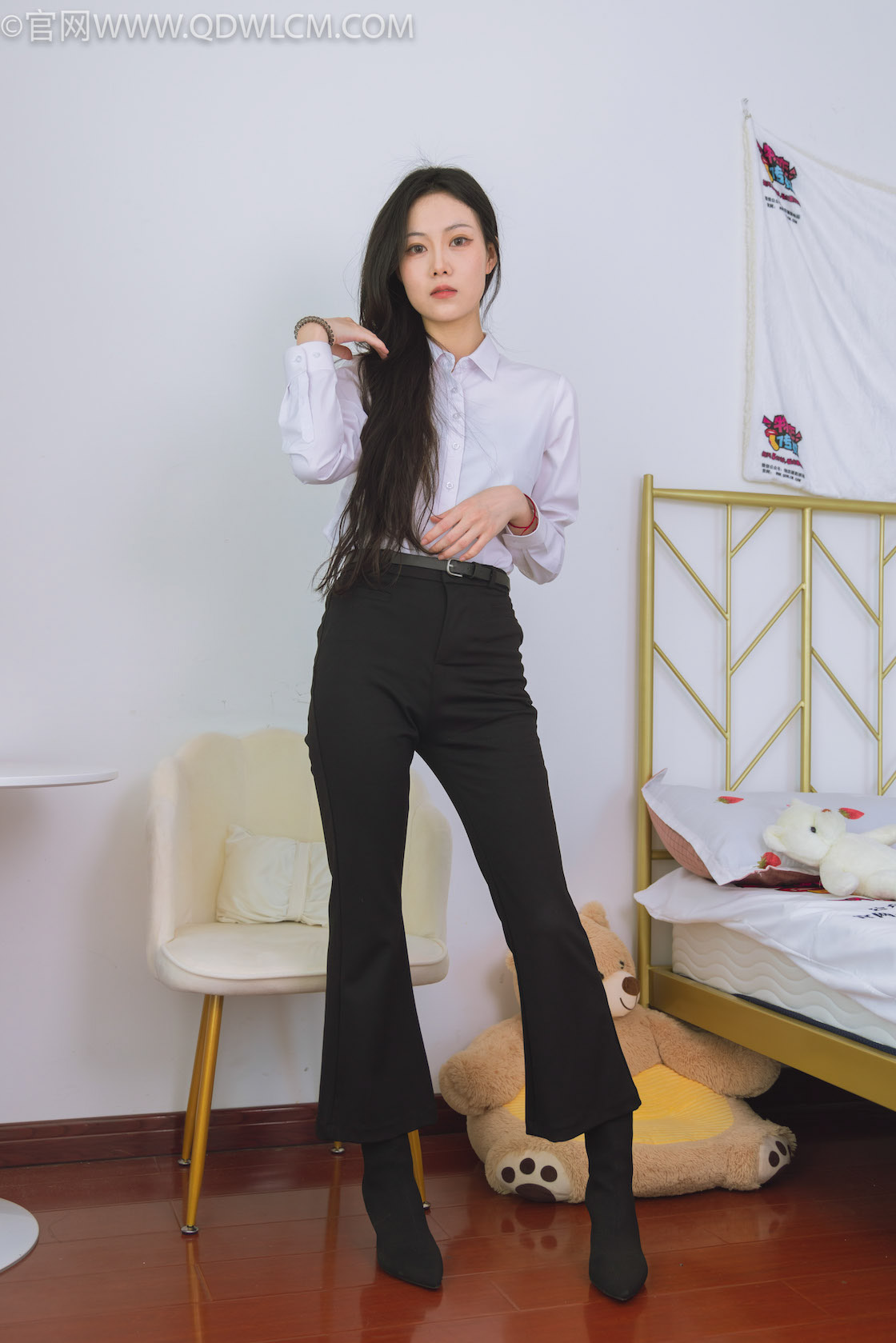 资讯|物恋传媒 &#8211; NO.1503期 《康康》 OL制服，短靴，短肉丝[脚尖加固款]，裸足，剪脚趾甲剧情