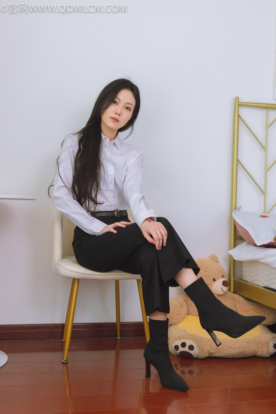 资讯|物恋传媒 &#8211; NO.1503期 《康康》 OL制服，短靴，短肉丝[脚尖加固款]，裸足，剪脚趾甲剧情