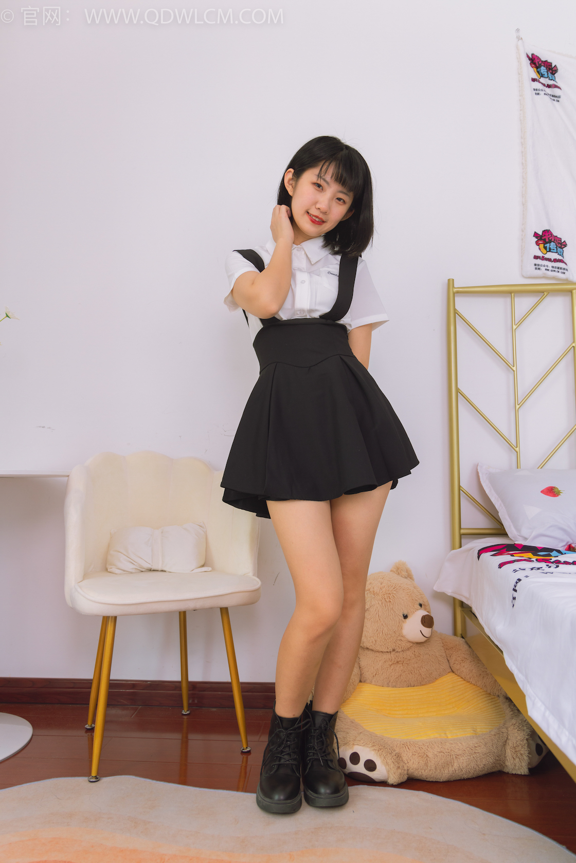 资讯|物恋传媒 &#8211; NO.1487期 《暗月》 主题：马丁靴，白棉袜，裸足，怕痒挠脚心剧情